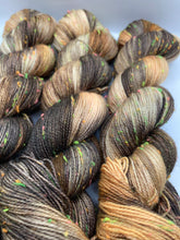 Load image into Gallery viewer, Dark Maple - Confetti Tweed