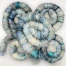 Load image into Gallery viewer, Pretty Bird - Art Rolags
