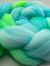 Load image into Gallery viewer, Fruity Blue Drink - Targhee
